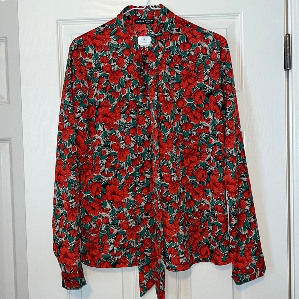 🌷Red Tulips Blouse